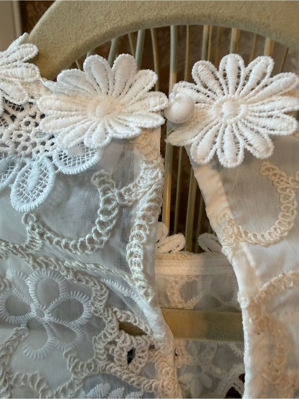 Elliatt Sienna Lace Top in Cream lace - Picture 10 of 12